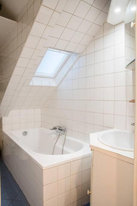 Spacious Studio In Paris Hyper Center - Smart Tv & Wifi - 4P Екстериор снимка